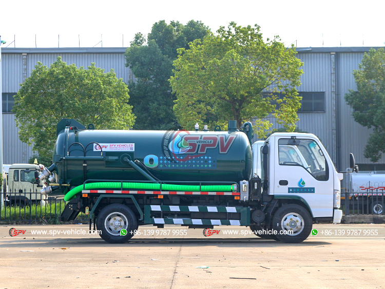 ISUZU 4,000 Litres Sewage Collection Truck- Right Side
